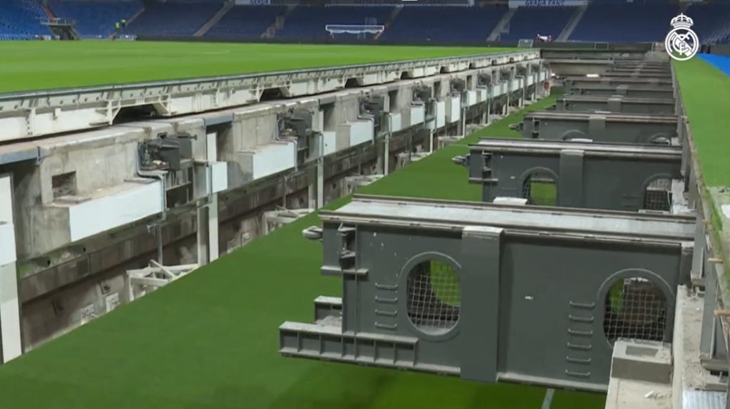 Wie der Rasen im neuen Estadio Santiago Bernabéu versenkt wird [Video
