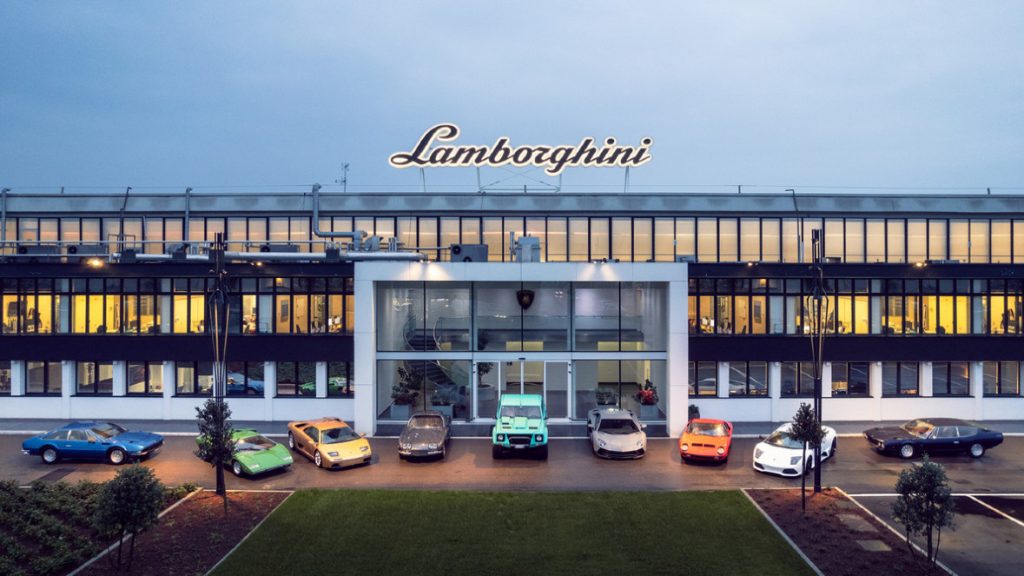 (c) Automobili Lamborghini S.p.A. / Porsche Holding