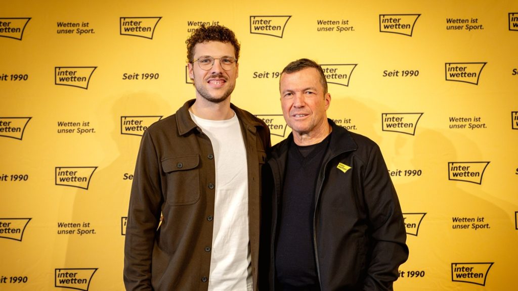 Julian Zott (Interwetten) und Lothar Matthäus (c) Interwetten
