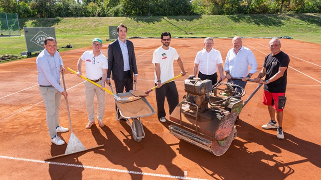 J. Schreiner (e|motion group), T. Schweda (ÖTV),M. Kirnbauer (WAC), J. Melzer (ÖTV), C. Deutsch (Gemeinderat), R. Grasl (ÖTV) sowie J. Tikale (Platzbauer, v.l.) (c) Zolles KG / Christian Hofer