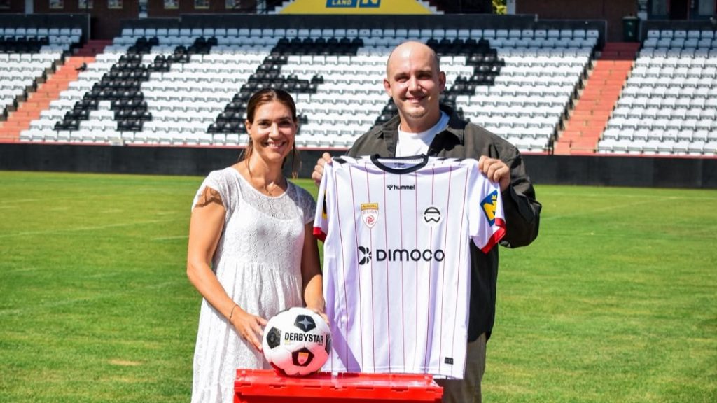 Barbara Schweiger (Admira Wacker) und Lukas Minichmayr (Frachtmeister, v.l.) (c) Admira Wacker