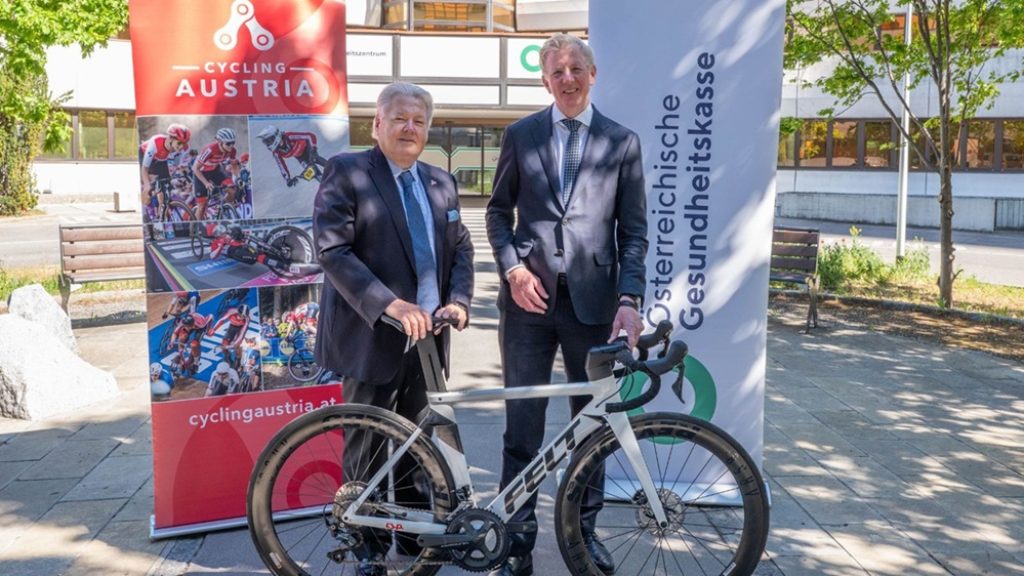 Harald J. Mayer, Präsident von Cycling Austria und  Peter McDonald, Obmann der ÖGK (c) ÖGK