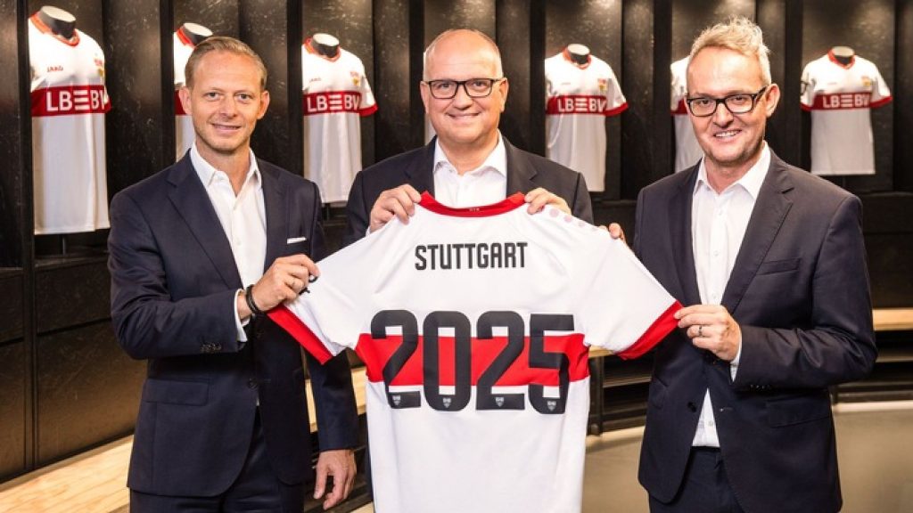 v.l.n.r. Rouven Kasper, Vorstand Marketing und Vertrieb VfB Stuttgart, Rainer Neske, Vorstandsvorsitzender LBBW, Alexander Wehrle, Vorstandsvorsitzender VfB Stuttgart
- Foto (c) LBBW/ VfB Stuttgart