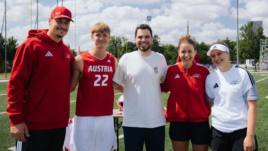 v.l.n.r.: Ex-NFL-Export Bernhard Seikovits, Flag-Nationalteamspieler Valentin Ehrenfried, adidas Sports Marketing Manager Austria Manuel Karas, Flag-Nationalteamspielerin Sophie Einfalt & Flag-Nationalteamspielerin Magdalena Helm. | (c) AFBÖ / Alex Foret