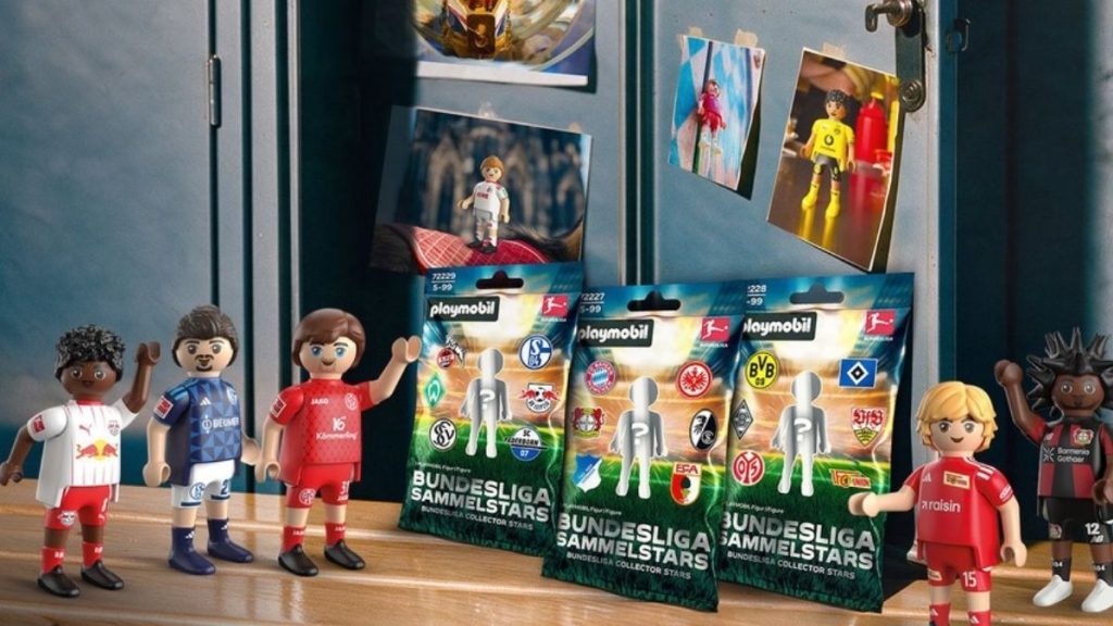 (c) Playmobil