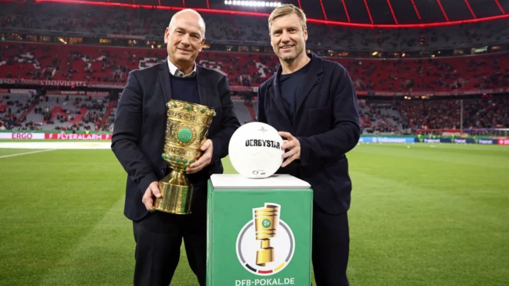 Peter Knap (links) und Holger Blask (c) DFB / Derbystar