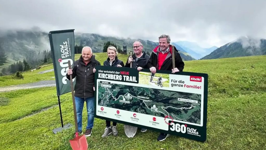 V.l.n.r.: Christian Wörister (Vorstand Bergbahn AG Kitzbühel und Obmann Bike ARGE), Viktoria Veider-Walser (Geschäftsführerin Kitzbühel Tourismus), Anton Wurzrainer (Obmann Tourismusverband Kitzbüheler Alpen – Brixental) und Anton Bodner (Vorstandsvorsitzender Bergbahn AG Kitzbühel) | (c) Kitzbühel Tourismus
