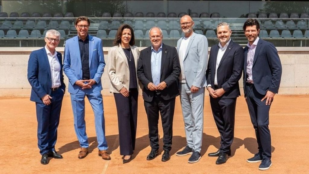 Von links nach rechts: Thomas Schweda (ÖTV-Geschäftsführer Wirtschaft), Klemens Eiter (ÖTV-Vizepräsident), Stephanie Bonner (ÖTV-Vizepräsidentin), Richard Grasl (ÖTV-Präsident), Andreas Pilsl (ÖTV-Vizepräsident), Axel Melchior (ÖTV-Vizepräsident), Jürgen Melzer (ÖTV-Sportdirektor und -Davis-Cup-Kapitän) | (c) ÖTV / Vanja Lazić