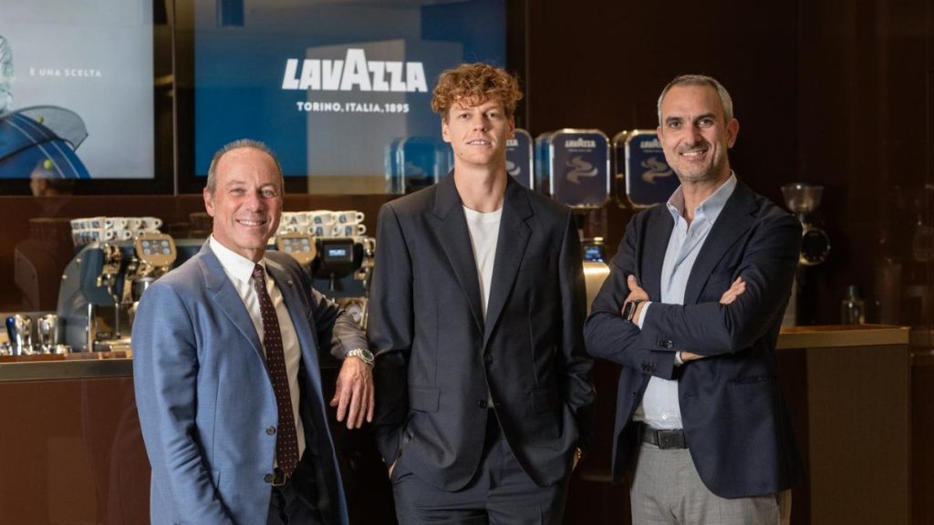 Giuseppe Lavazza, Jannik Sinner, Marco Lavazza | (c) Lavazza