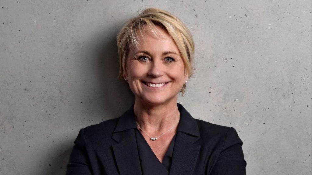 (c) Sport 2000 International