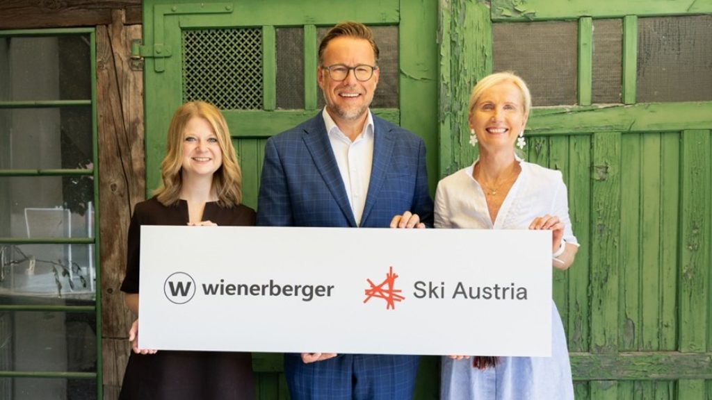Claudia Widmoser (Teamleiterin Sponsoring & Partnermanagement im ÖSV), Wilfried Lechner (Country Head of Marketing von wienerberger Österreich) und ÖSV-Präsidentin Roswitha Stadlober, v.l. (c) Lichterei Fotografie/Julia Heumann